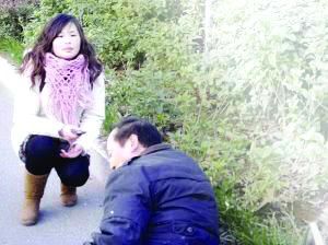 周好現(xiàn)場(chǎng)守護(hù)受傷男子照片