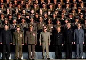 金正恩與金正日一起視察人民軍部隊(duì)