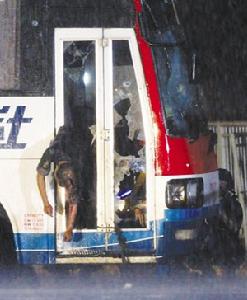 羅蘭多·門多薩（被擊斃在車門上）