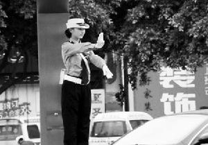 葉春梅“張柏芝”交警