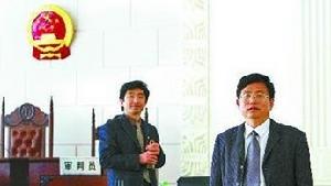 李茂余、董國平兩位教師一直在等待法院的公正判決