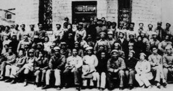 毛澤東發(fā)表《在延安文藝座談會上的講話》