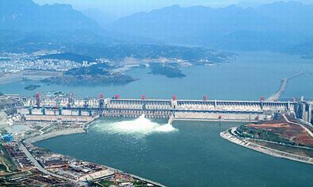 位于中國(guó)湖北省宜昌三斗坪的三峽大壩全線建成