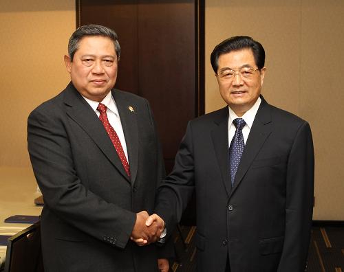 國(guó)家主席胡錦濤在多倫多會(huì)見印度尼西亞總統(tǒng)蘇西洛