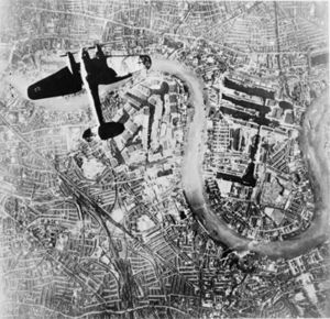 英國皇家空軍戰機發動“不列顛戰役”，迎擊納粹德國空軍
