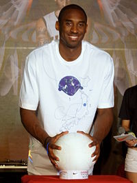 美國(guó)NBA籃球運(yùn)動(dòng)員科比·布萊恩特出生