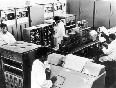 中國第一臺百萬次計算機試制成功