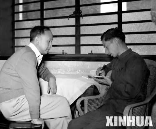 科學(xué)家錢學(xué)森從美國(guó)歸來(lái)