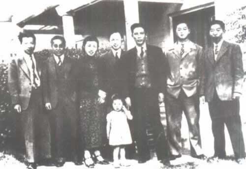 科學(xué)家錢學(xué)森從美國(guó)歸來(lái)