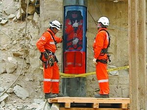 智利被困地下68天的33人礦工成功出井