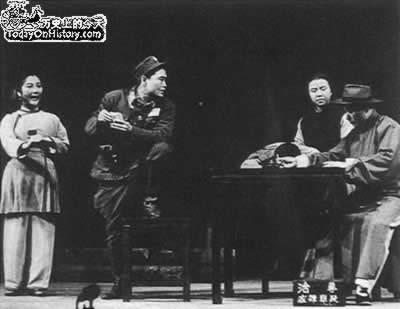 現(xiàn)代京劇《紅燈記》等被樹為革命樣板戲