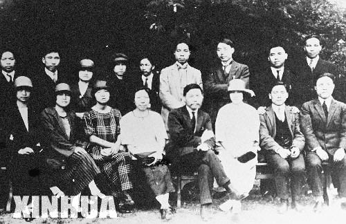 我國第一批勤工儉學留法學生赴法國(歷史上的今天。cn)
