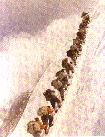 中日尼聯(lián)合登山隊(duì)雙跨珠峰成功