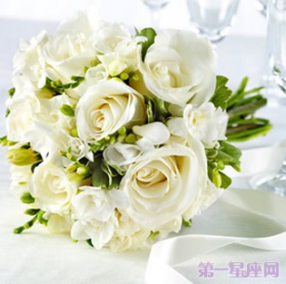 白玫瑰花語：送11朵白玫瑰代表什么意思？