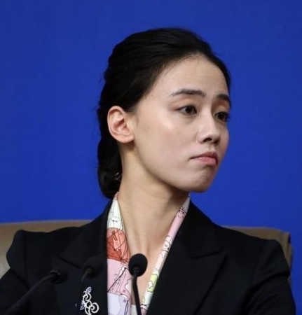 姚夢瑤：兩會(huì)女神翻譯的學(xué)霸歷程